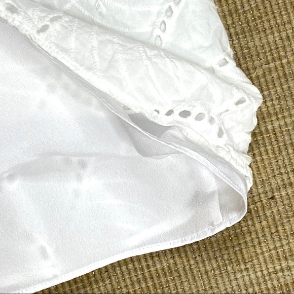 Lilly Pulitzer Top Resort Eyelet Ruffle Pom Pom M - Picture 6 of 7